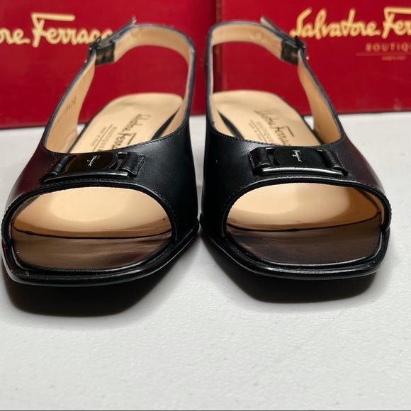 Salvatore Ferragamo Renata Size 7 1/2 AA
New! Never used with box - Picture 4 of 16
